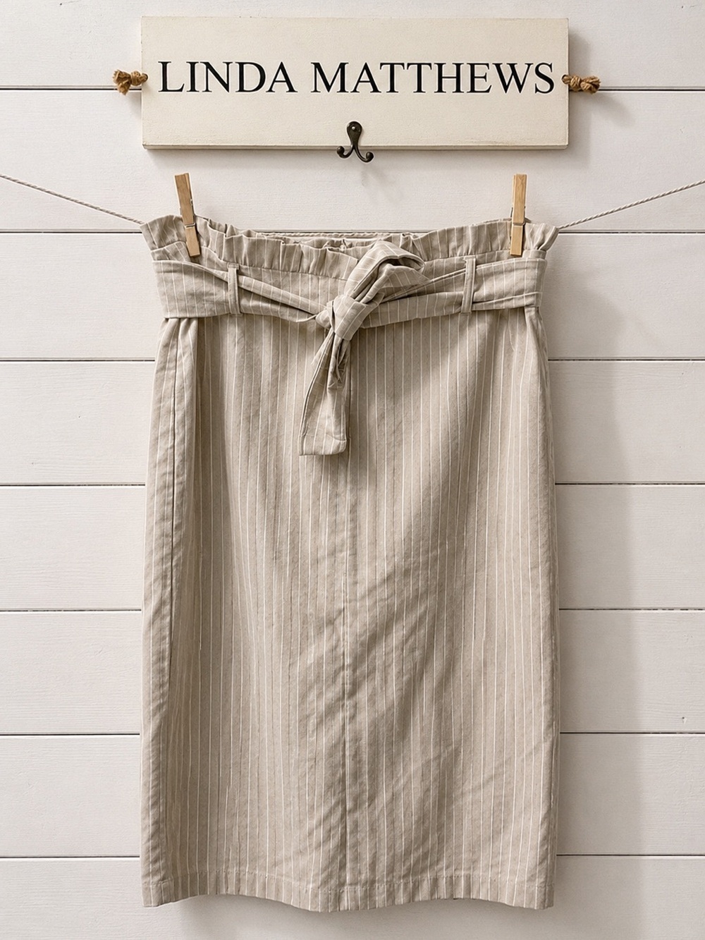 Linda Matthews Beige Vertical Striped Stretch Skirt  – Size 8
